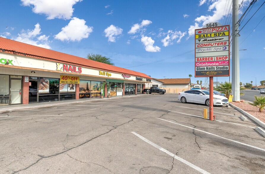 5645 S Eastern Ave, Las Vegas, NV à louer - Photo du bâtiment - Image 3 de 6