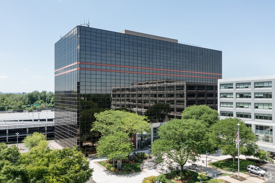 250 Pehle Ave, Saddle Brook, NJ à louer - Photo du bâtiment - Image 1 de 5