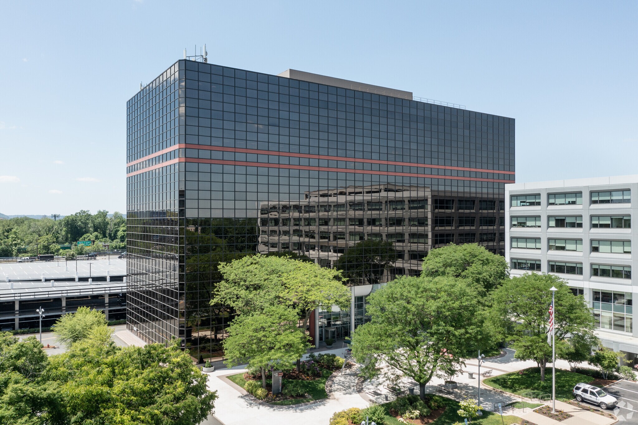 250 Pehle Ave, Saddle Brook, NJ à louer Photo du bâtiment- Image 1 de 6