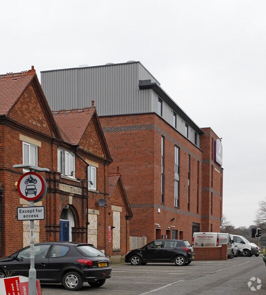 Fred Archer Way, Newmarket à louer - Photo du bâtiment - Image 3 de 7