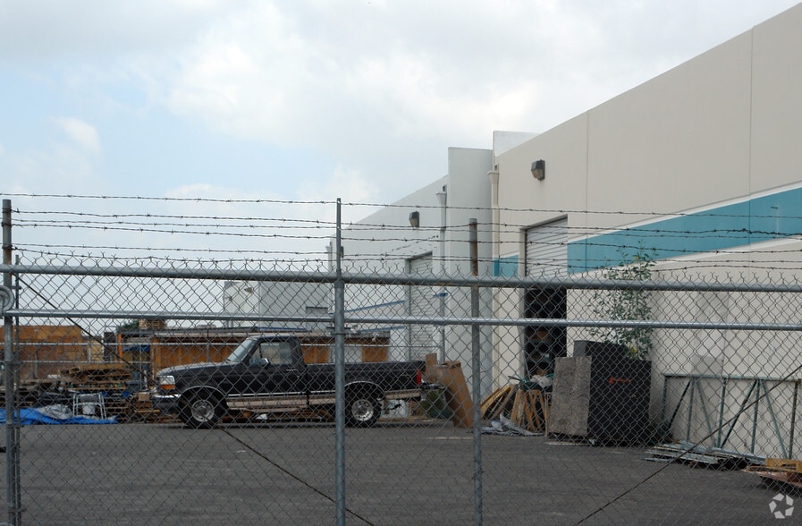 5159 Brooks St, Montclair, CA for lease - Building Photo - Image 3 of 5