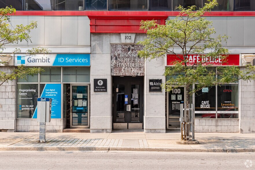 102 Bank St, Ottawa, ON à louer - Photo du bâtiment - Image 3 de 4