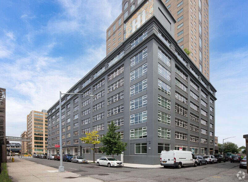 175 Pearl St, Brooklyn, NY à louer - Photo du bâtiment - Image 2 de 42