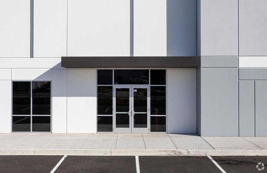 4601 Curtis Ave, Baltimore, MD à louer - Photo du bâtiment - Image 3 de 10