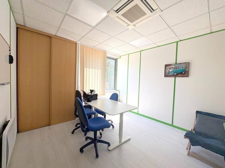 Office in Saint-Germain-en-Laye for lease - Interior Photo - Image 2 of 4