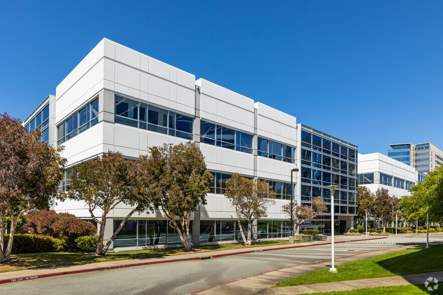 951 Gateway Blvd, South San Francisco, CA for lease - Primary Photo - Image 1 of 21