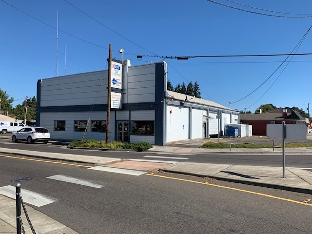 217 Main St SE, Albany, OR for lease - Primary Photo - Image 1 of 2