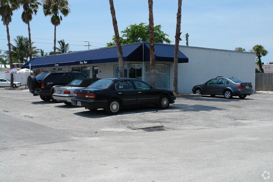 217 Avenida Madera, Sarasota, FL à louer - Photo du bâtiment - Image 3 de 4