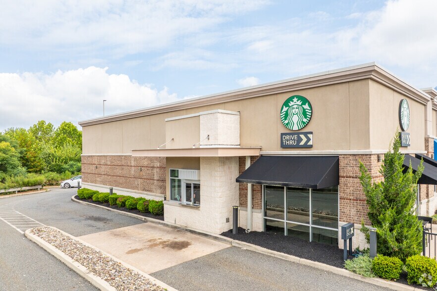 210 Upland Square Dr, Pottstown, PA for sale - Building Photo - Image 3 of 8