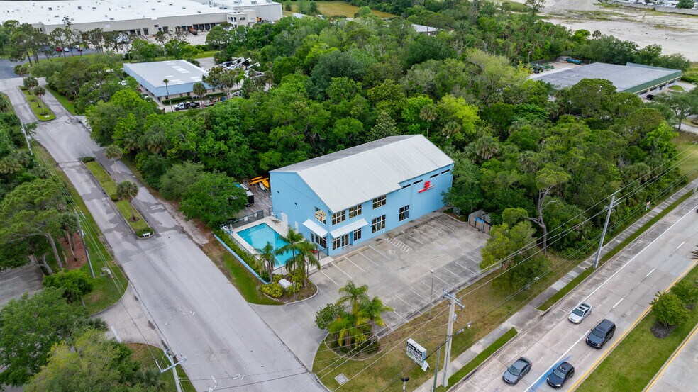 3090 Ridgewood Dr, Daytona Beach, FL à vendre - Photo du bâtiment - Image 3 de 62
