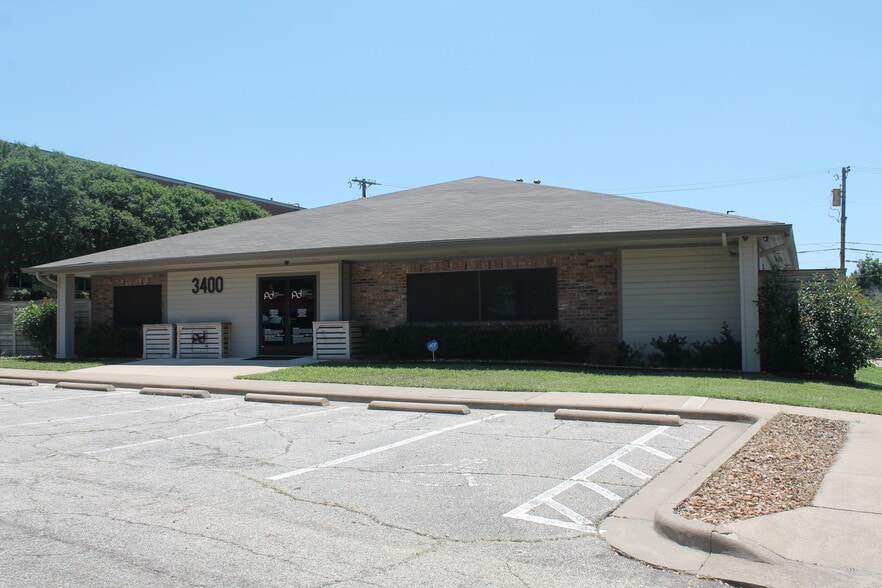 3400 Hillcrest Dr, Waco, TX for sale - Building Photo - Image 2 of 19