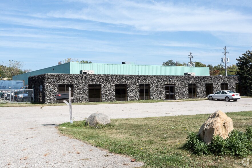 2021 Midway Dr, Twinsburg, OH à louer - Photo du bâtiment - Image 2 de 2