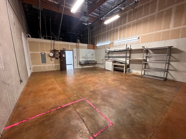 6100 Mountain Vista St, Henderson, NV for lease - Interior Photo - Image 3 of 8