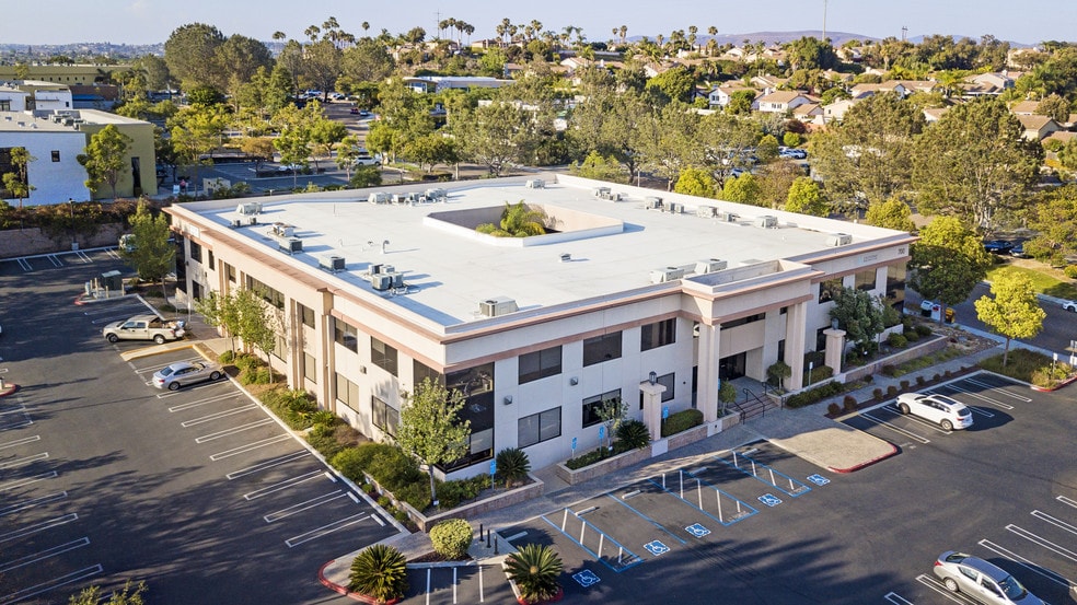 700 Garden View Ct, Encinitas, CA à louer - Photo du bâtiment - Image 2 de 6