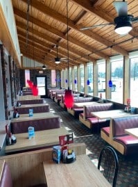 660 N Cedar St, Mason, MI à vendre - Photo intérieure - Image 3 de 8