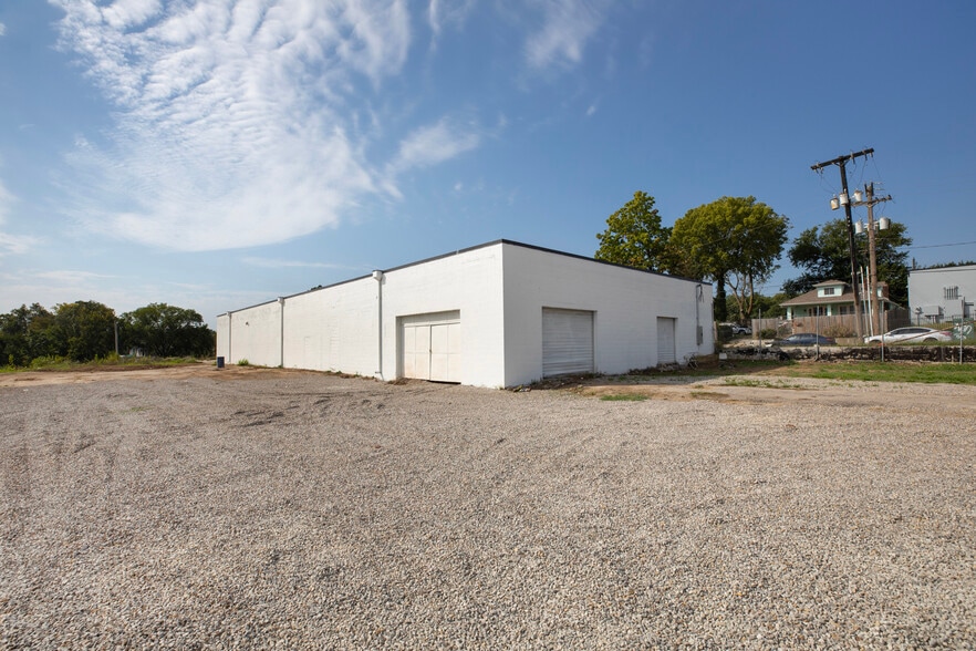 6801 E Truman Rd, Kansas City, MO for lease - Building Photo - Image 1 of 5