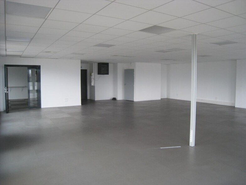 Bureau dans Aubagne à louer - Photo du bâtiment - Image 2 de 6