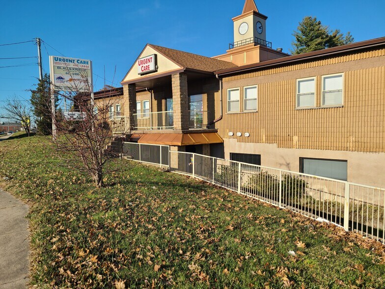 3699 Alexandria Pike, Cold Spring, KY à louer - Photo principale - Image 1 de 11