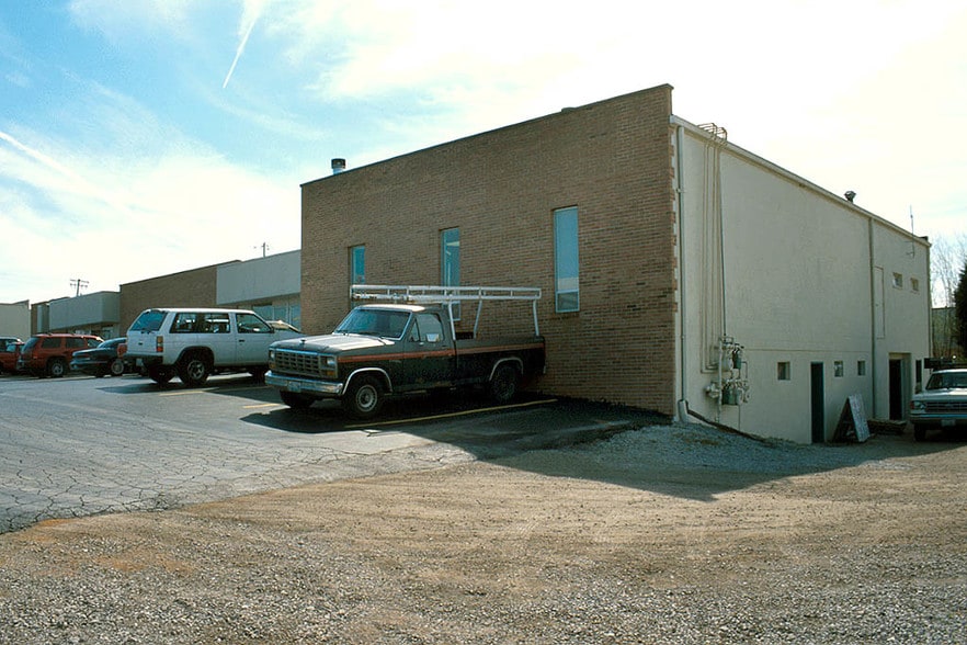 11724-11740 Lackland Industrial Dr, Maryland Heights, MO for lease - Other - Image 2 of 6