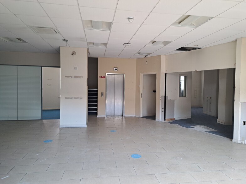 65-66 Market Pl, Chippenham à vendre - Photo du bâtiment - Image 3 de 4