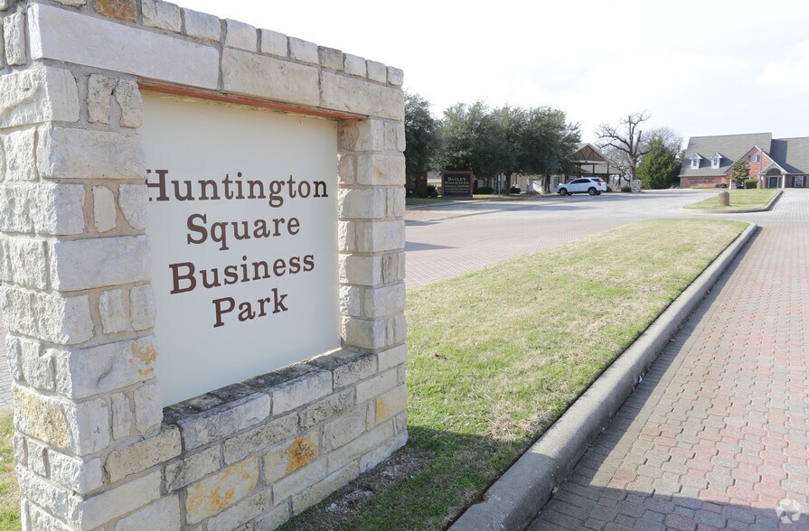 9285 Huntington Sq, North Richland Hills, TX à vendre - Photo du bâtiment - Image 3 de 7