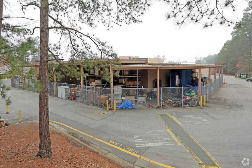 2420-2464 SW Cary Pky, Cary, NC à louer - Photo du bâtiment - Image 2 de 5