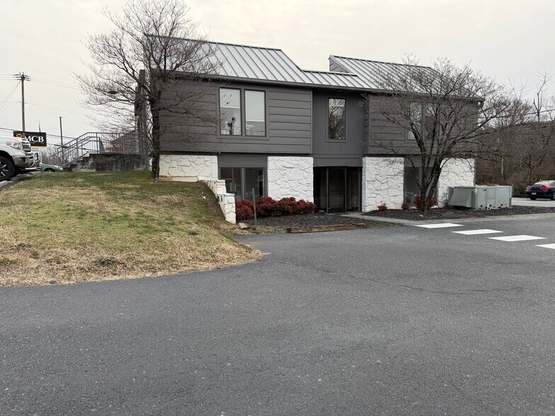 10000 Kingston Pike, Knoxville, TN à louer - Photo du bâtiment - Image 2 de 15