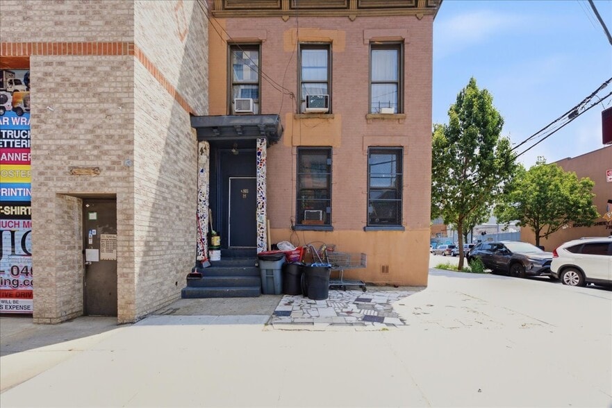 320 Jackson Ave, Bronx, NY for sale - Building Photo - Image 2 of 10
