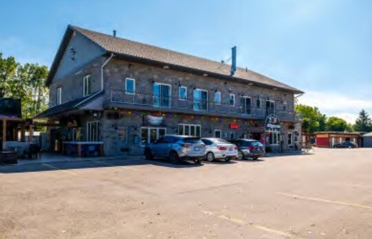 24-44 Crawford Crescent, Milton, ON. portefeuille de 3 propriétés à vendre sur LoopNet.ca - Photo du bâtiment - Image 2 de 13
