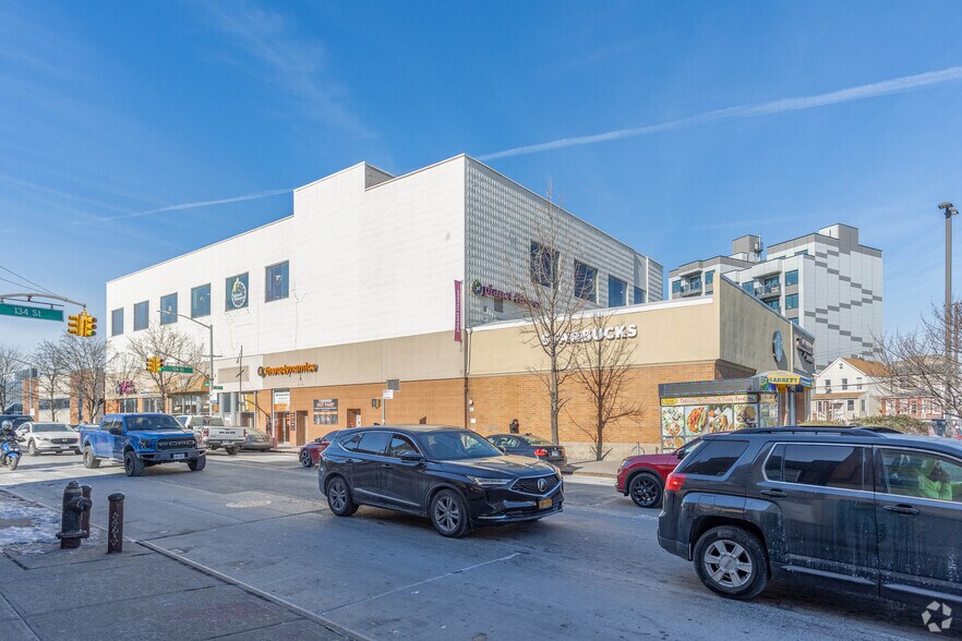 132-40 Metropolitan Ave, Jamaica, NY à louer - Photo du bâtiment - Image 3 de 22