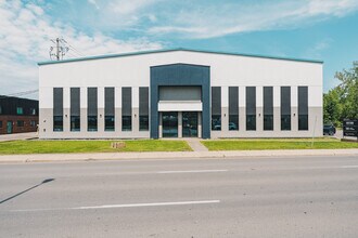 9055 Boul Henri-Bourassa E, Montréal, QC for lease Interior Photo- Image 2 of 9