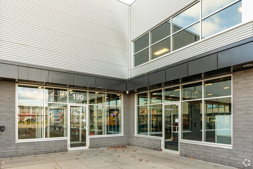 185 Rue Fortin, Québec, QC à louer - Photo du bâtiment - Image 2 de 17