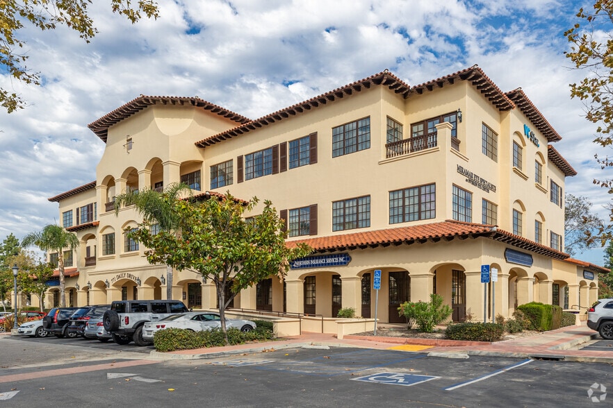 771 E Daily Dr, Camarillo, CA for lease - Building Photo - Image 2 of 7