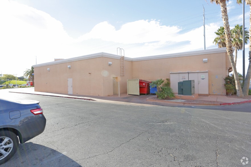 10000 S Eastern Ave, Henderson, NV à louer - Photo du bâtiment - Image 2 de 8