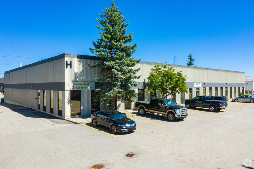 4216 54th Ave SE, Calgary, AB à vendre - Photo du bâtiment - Image 1 de 1