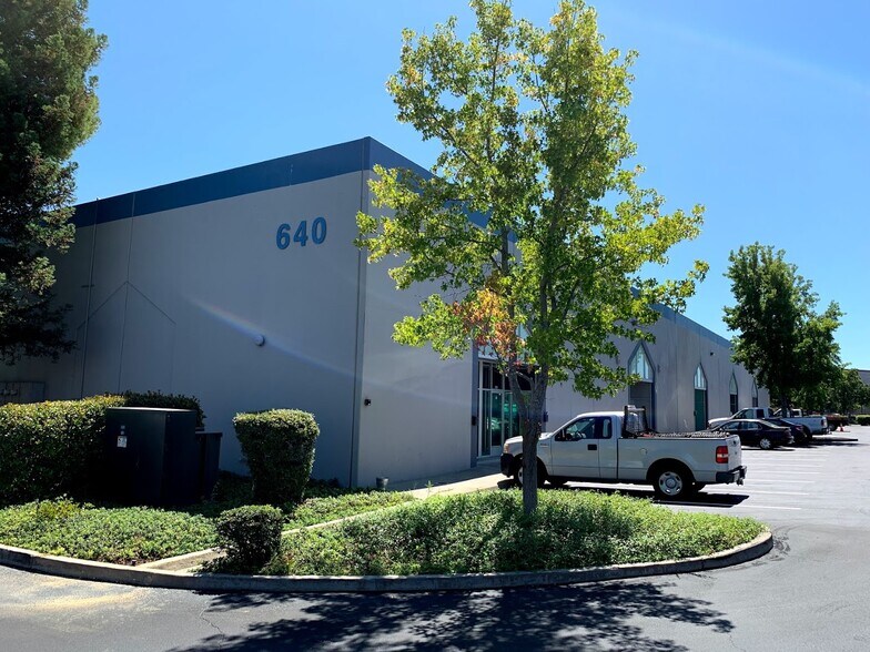 640 Eubanks Ct, Vacaville, CA à louer - Photo du bâtiment - Image 2 de 3