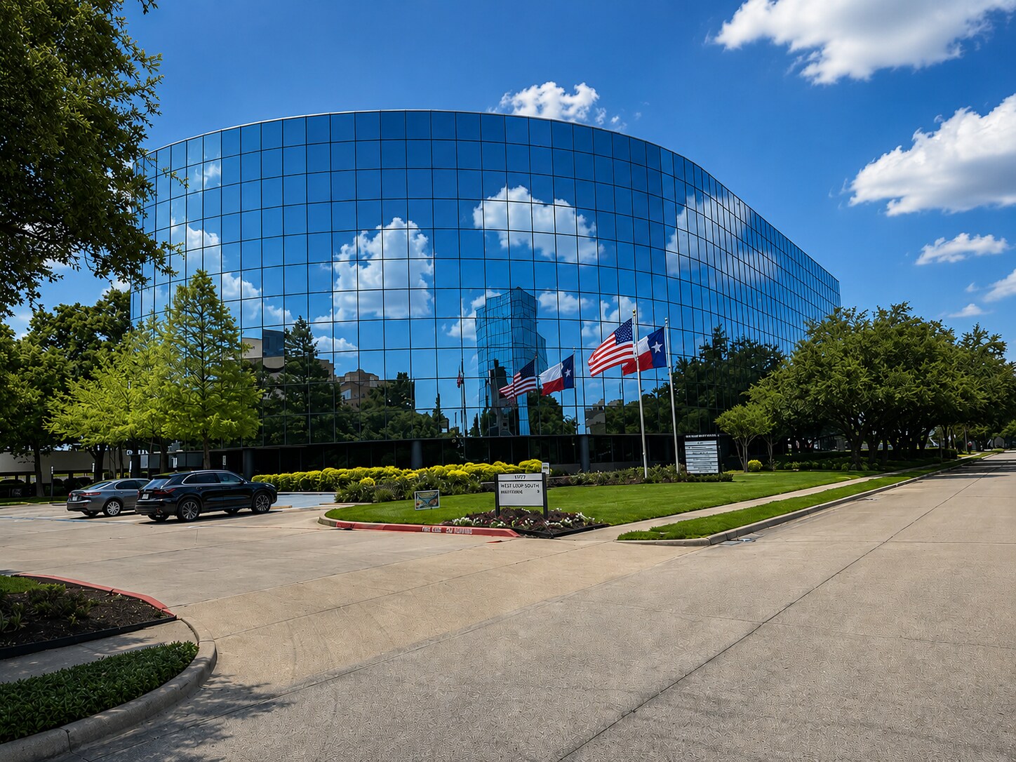 12012 Wickchester Ln, Houston, TX à louer Photo du bâtiment- Image 1 de 7