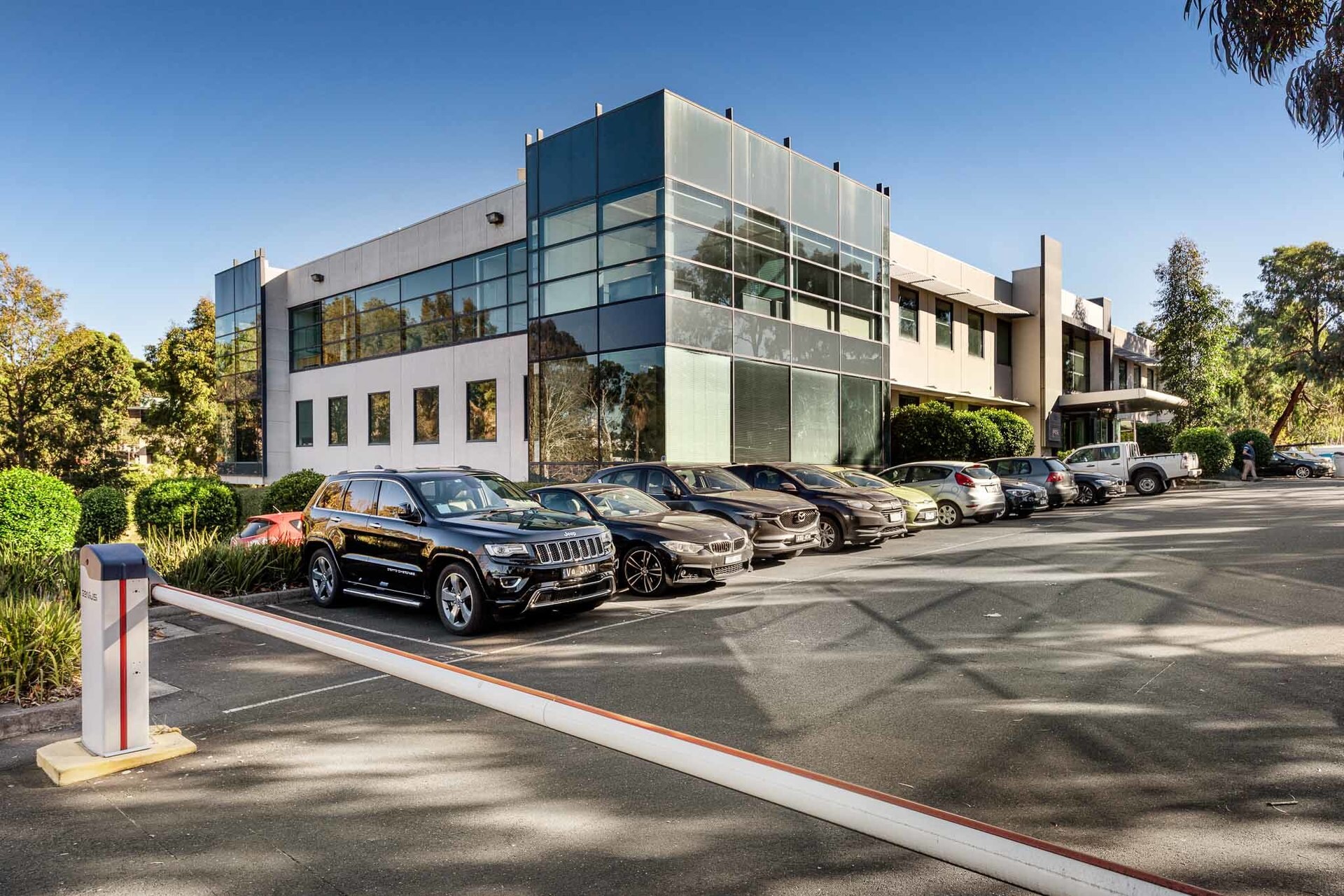 5 Lakeside Dr, Burwood East for lease Primary Photo- Image 1 of 3