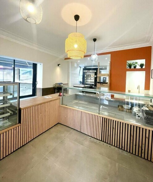Retail in Nice for sale - Interior Photo - Image 2 of 10