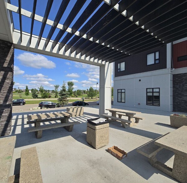 23-118 Cope Cres, Saskatoon, SK for lease - Building Photo - Image 3 of 8