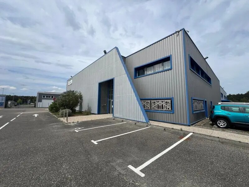 Flex in Saint-Jean-d'Illac for lease Building Photo- Image 1 of 8