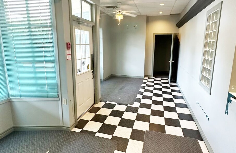 258 Killaly St W, Port Colborne, ON for lease - Interior Photo - Image 3 of 13