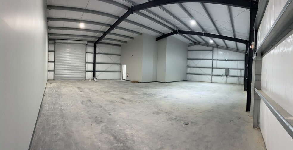 26725 Morgan Cemetery Rd, Cleveland, TX for lease - Building Photo - Image 3 of 10