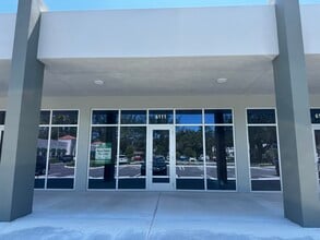 6101-6117 Miami Lakes Dr, Miami Lakes, FL for lease Interior Photo- Image 1 of 1