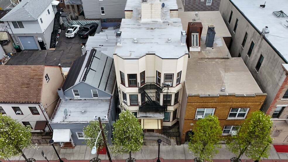 904 Bergenline Ave, Union City, NJ à vendre - Photo du bâtiment - Image 2 de 40