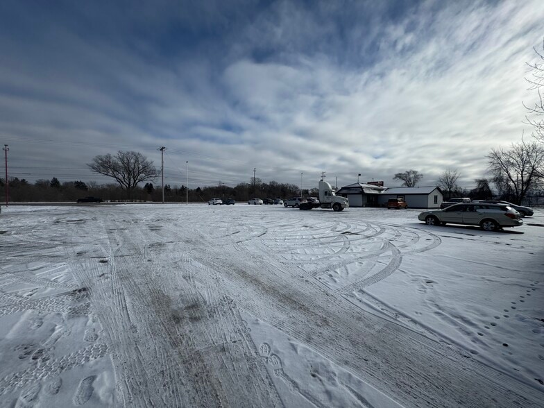 5873 S Division Ave, Grand Rapids, MI for lease - Building Photo - Image 3 of 5