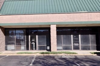 500 Woodlake Dr, Chesapeake, VA for lease Building Photo- Image 1 of 6