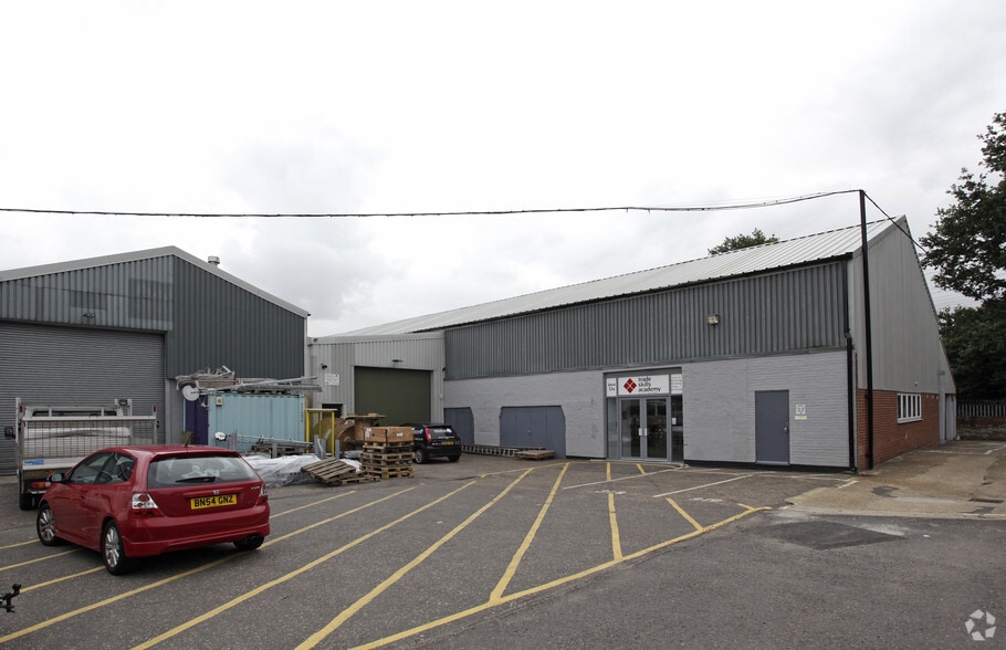 Church Rd, Romford for lease - Primary Photo - Image 1 of 4