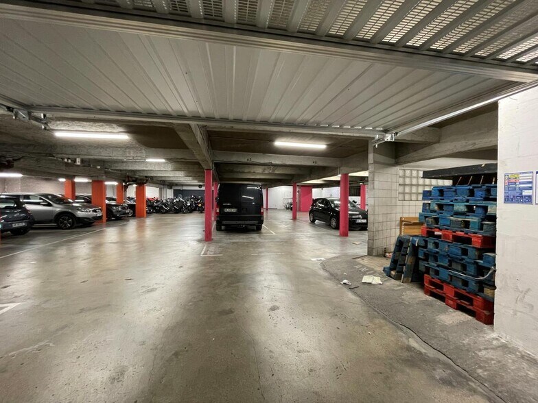 Flex in Chaville for lease - Building Photo - Image 3 of 5