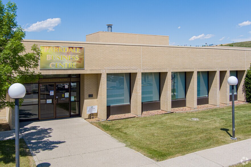 4040 Bowness Rd, Calgary, AB à vendre - Photo du bâtiment - Image 1 de 1